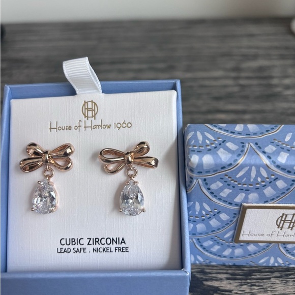 House of Harlow 1960 Gold Bow Earrings - Picture 4 of 4